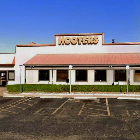 Hooters Near Penn Square Mall in OKC featured image